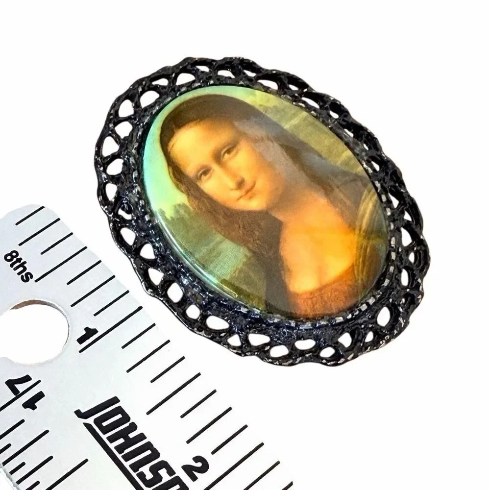 Mona Lisa Portrait Brooch Black